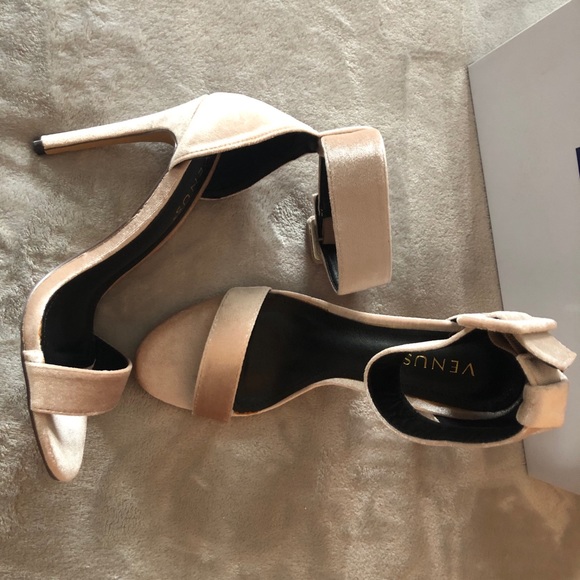 Ankle Strap sandals - Picture 2 of 3